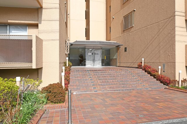 吹田ロイヤルマンションの外観|小学校が近くとても便利です。