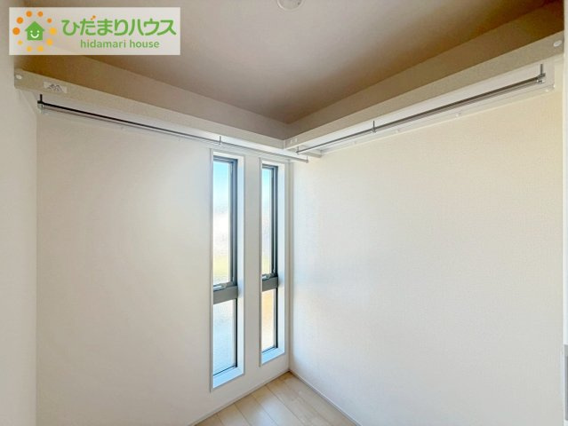 日立市相田町5期　新築戸建の収納|大容量のWICのある主寝室。夫婦の洋服もたくさん収納できます。