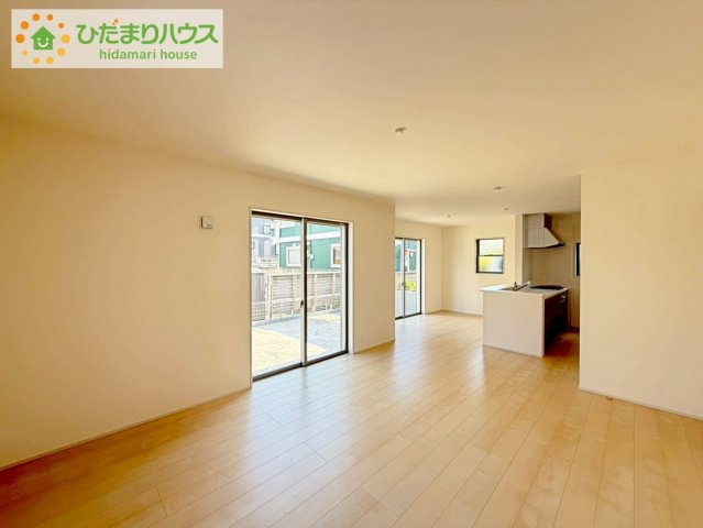 日立市相田町5期　新築戸建の居間・リビング|家族の集まるLDKは広々15.0帖！贅沢な空間を演出！