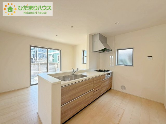 日立市相田町5期　新築戸建のキッチン|3口コンロでお料理する時間も短くなりそうですね(*‘∀‘)