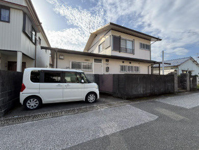 高知市十津　中古一戸建ての前面道路含む現地写真|駐車スペースもあります☆