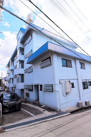 ブルーハイツ塩屋の外観