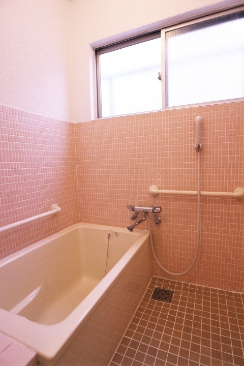 ブルーハイツ塩屋の浴室