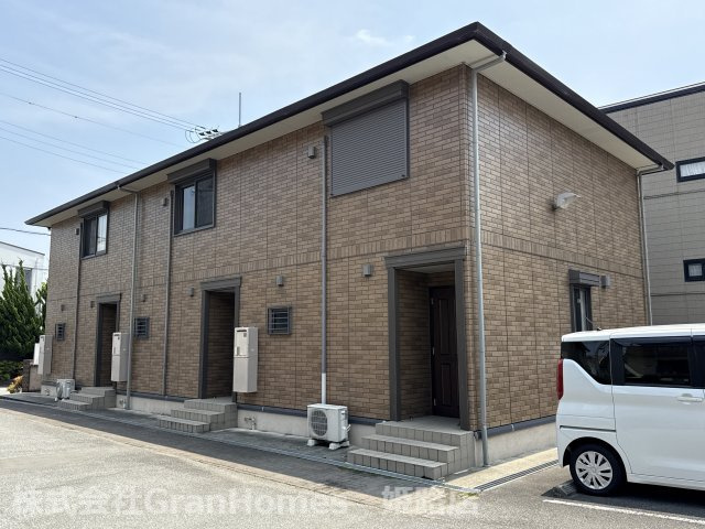 オークスコート西新在家　A棟の外観