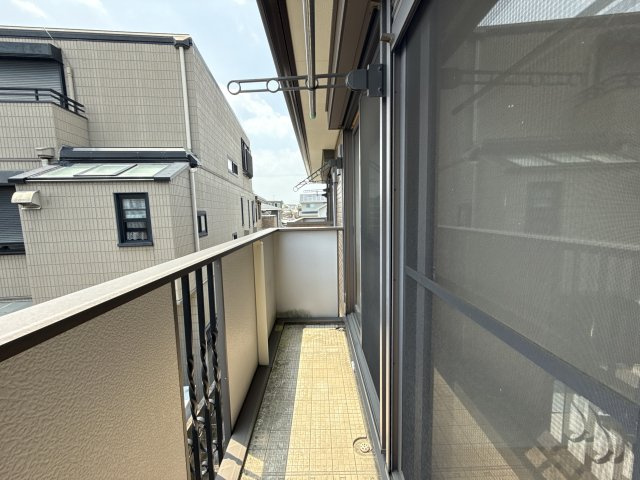 オークスコート西新在家　A棟のバルコニー