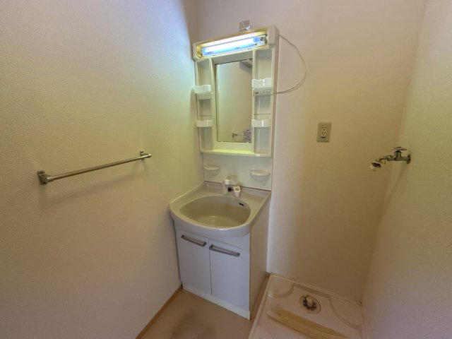オークスコート西新在家　A棟の洗面所