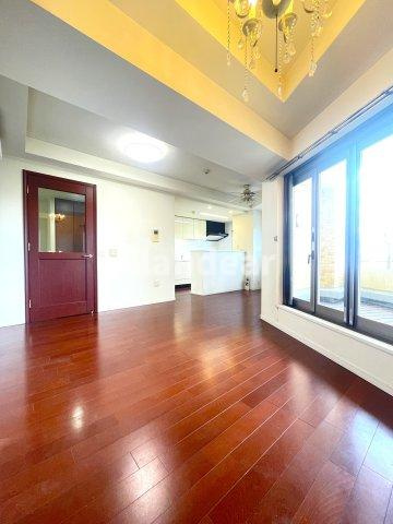 グランシティユーロレジデンス瑞江の居間・リビング|ドキドキの新生活も、安心してスタート。ぴったりの住まいを見つけませんか？クランディアが一緒に住まい選びをサポートします‼　まずは、お気軽にお問合せください　＃クランディア