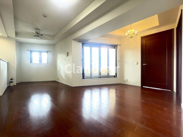 グランシティユーロレジデンス瑞江の居間・リビング|ドキドキの新生活も、安心してスタート。ぴったりの住まいを見つけませんか？クランディアが一緒に住まい選びをサポートします‼　まずは、お気軽にお問合せください　＃クランディア