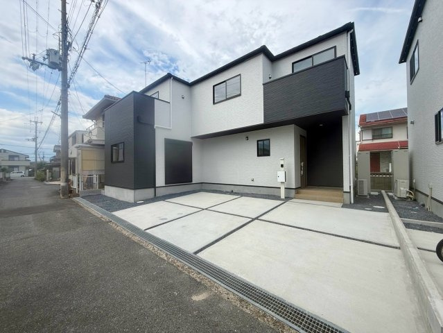 守山市吉身3丁目　新築戸建ての前面道路含む現地写真
