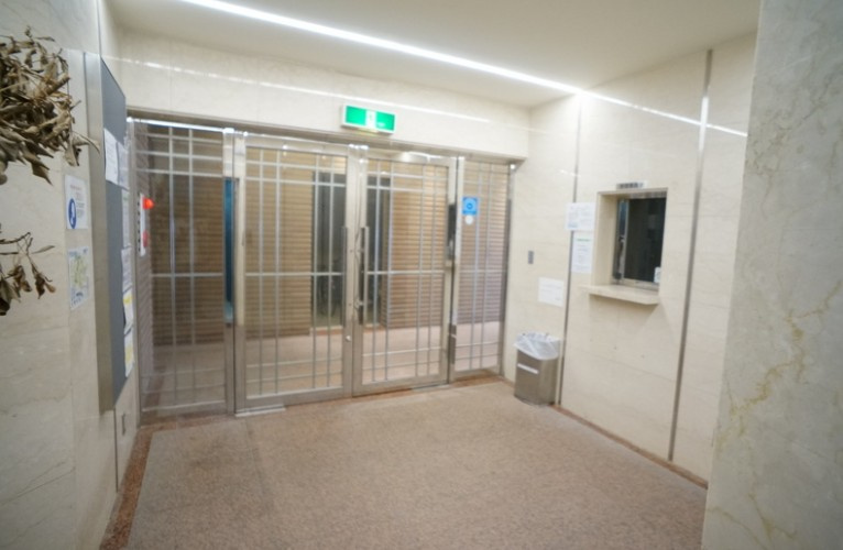 レジデンス南大塚スクエアのエントランス