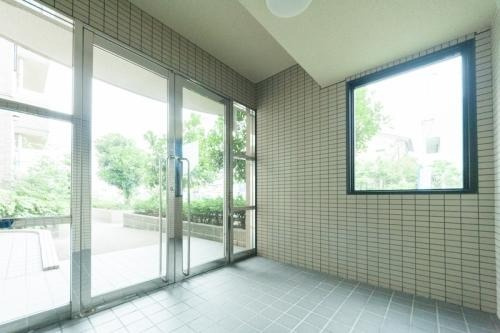 福岡市早良区田村２丁目の賃貸マンションのエントランス|エントランス写真