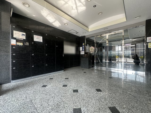 プレステージ大久保駅前のエントランス