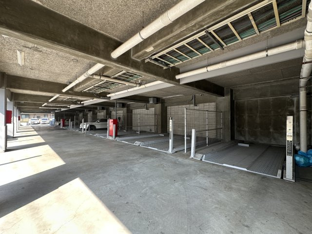 プレステージ大久保駅前の駐車場