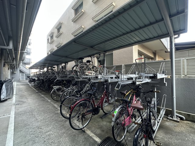 プレステージ大久保駅前の駐輪場