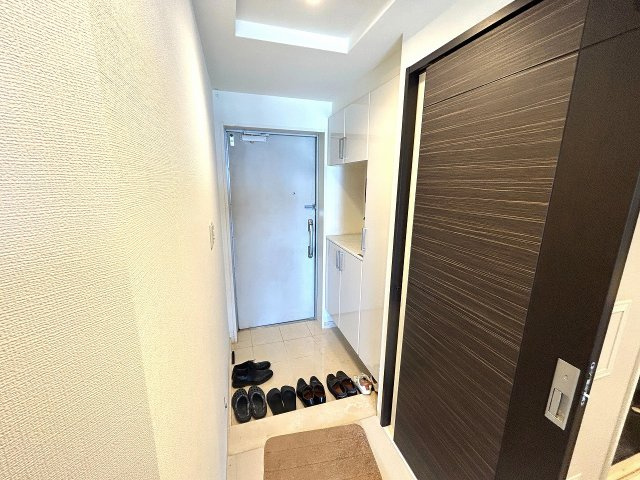 プレミスト宜野湾グランレーベルの玄関|宜野湾市伊佐｜海が見える分譲賃貸｜アイランドリゾート沖縄