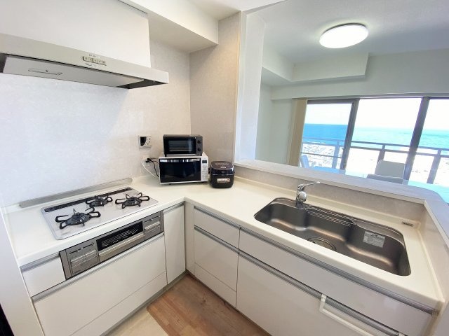 プレミスト宜野湾グランレーベルのキッチン|宜野湾市伊佐｜海が見える分譲賃貸｜アイランドリゾート沖縄