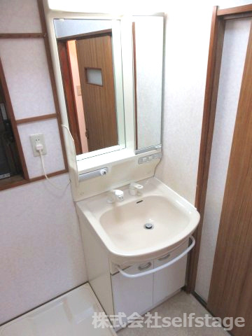 武蔵村山市神明３丁目の一戸建ての洗面所