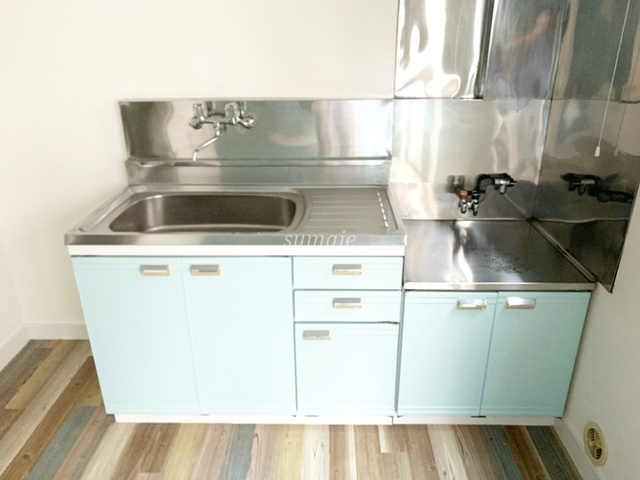 クレードルイダのキッチン|まな板を置けるスペースもあるキッチンです☆