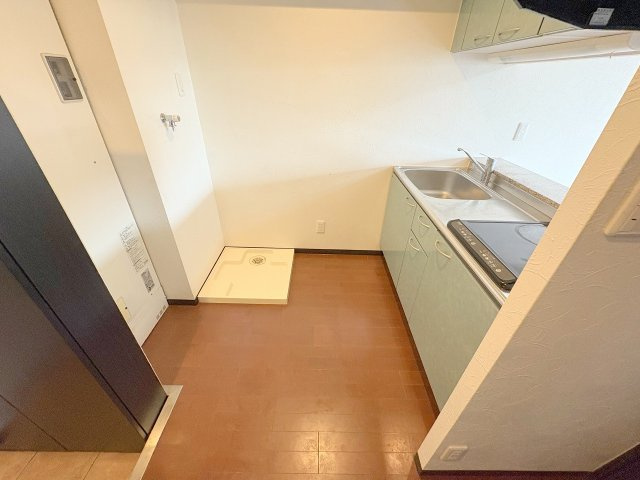アザリア山本駅前の内装|明るい室内です