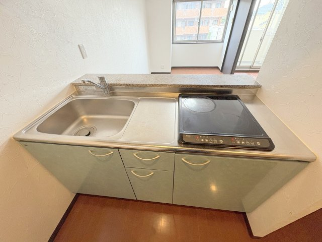 アザリア山本駅前のキッチン|キッチンです