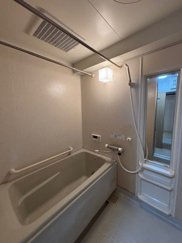 シャトレ愛松稲沢Ⅴの浴室|浴室