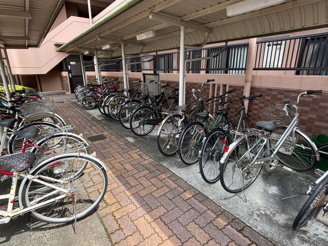シャトレ愛松稲沢Ⅴの駐輪場