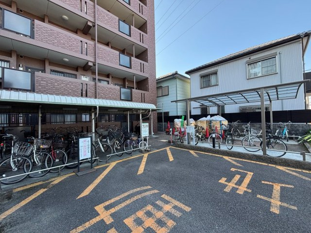 シャトレ愛松稲沢Ⅴの駐輪場