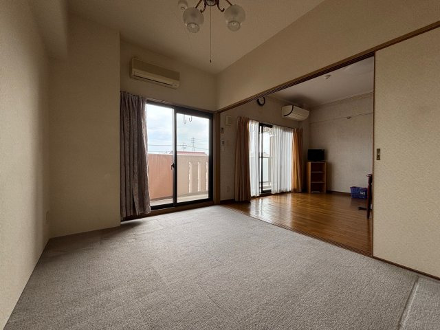 シャトレ愛松稲沢Ⅴの洋室|南側洋室約6.0帖