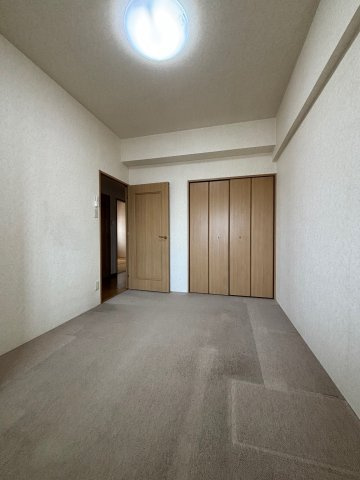 シャトレ愛松稲沢Ⅴの洋室|北西側洋室約6.0帖