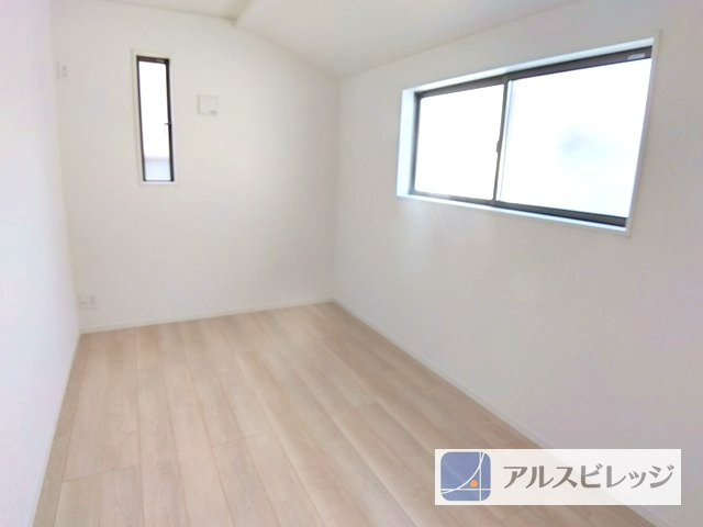 新築/新座市片山２丁目の洋室|落ち着いた色調の洋室です