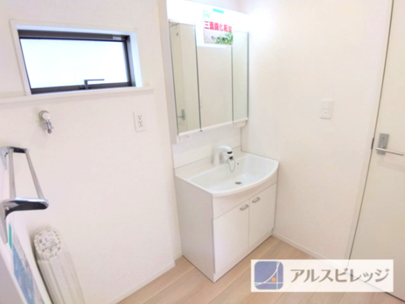 新築/新座市片山２丁目の独立洗面台|独立洗面化粧台が付いています