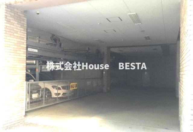 インペリアル新神戸の駐車場