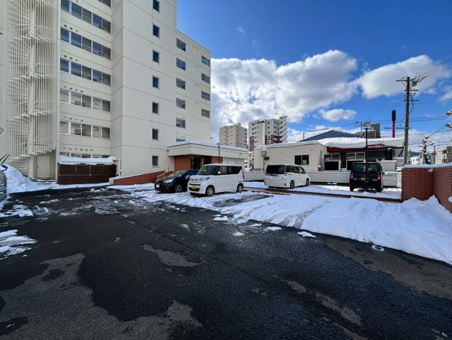 ライオンズマンション円山第2の駐車場