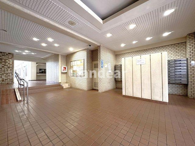 ルネ町屋のロビー|ドキドキの新生活も、安心してスタート。ぴったりの住まいを見つけませんか？クランディアが一緒に住まい選びをサポートします‼　まずは、お気軽にお問合せください　＃クランディア