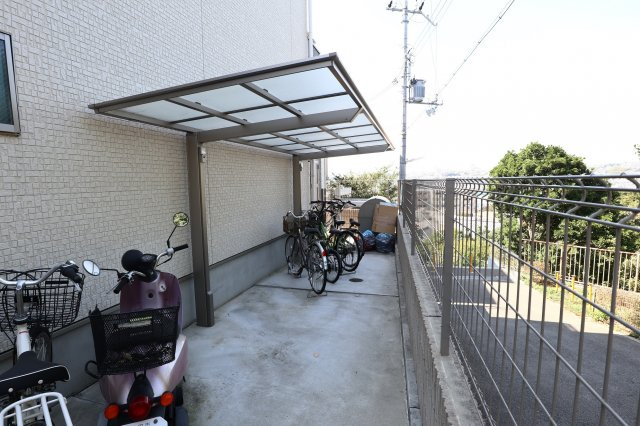 Riso＋miraieジェームス山EASTの駐車場