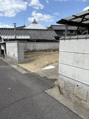 【前面道路含む現地写真】 | 中区土田古民家 | 塀を一部無くした為、車の搬入可能です。