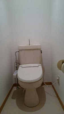 【トイレ】 | クレストール森松Ⅱ | 落ち着いた色調のトイレです