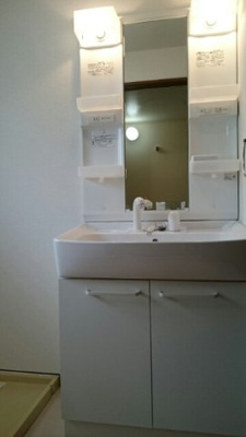 【洗面所】 | クレストール森松Ⅱ | ゆったりとスペースのある洗面所