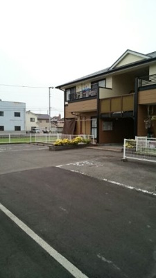 【駐車場】 | クレストール森松Ⅱ | 車をお持ちの方に嬉しい駐車場付きの物件です