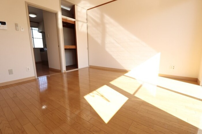 アーバンヒルズかしまIの洋室|洋室全景（別角度）