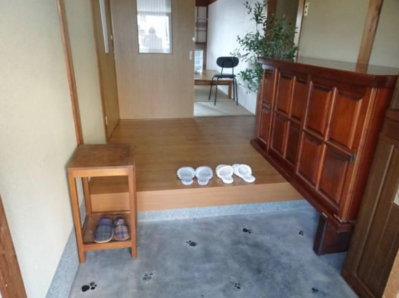 大津市富士見台の住宅付店舗戸建の玄関