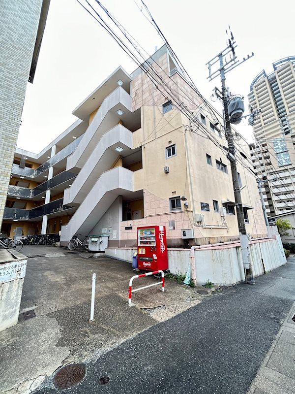 三和マンションの外観