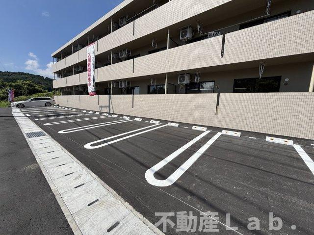 ガウディＯＮＥの駐車場