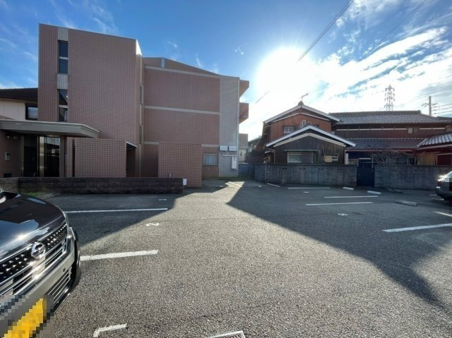 グランデージーの駐車場