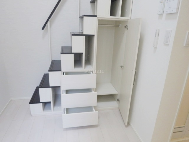 MIURAーⅢの収納|ロフトへの階段が収納にもなっています！