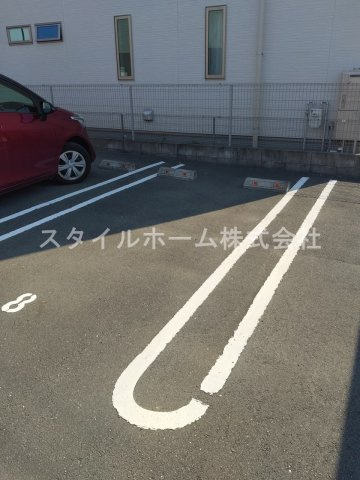 松東０１７の駐車場