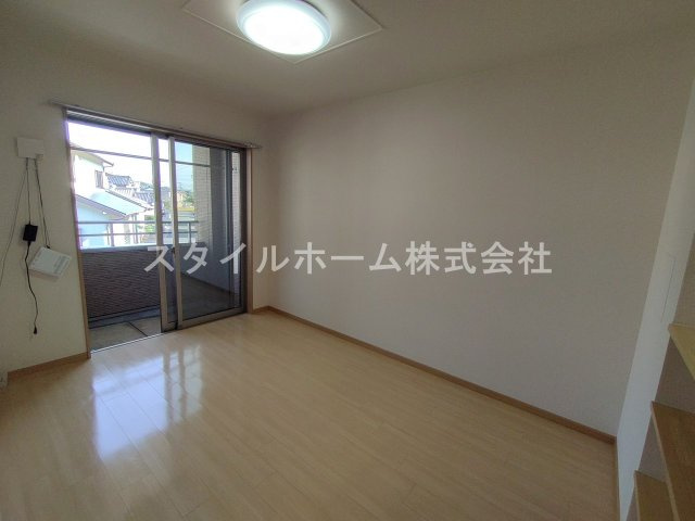 松東０１７の居間・リビング|別部屋写真です。