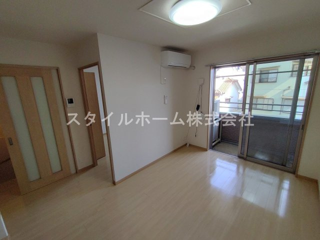 松東０１７の居間・リビング|別部屋写真です。