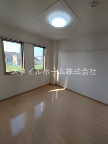 松東０１７の居間・リビング|別部屋写真です。