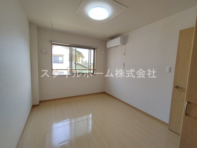 松東０１７の居間・リビング|別部屋写真です。